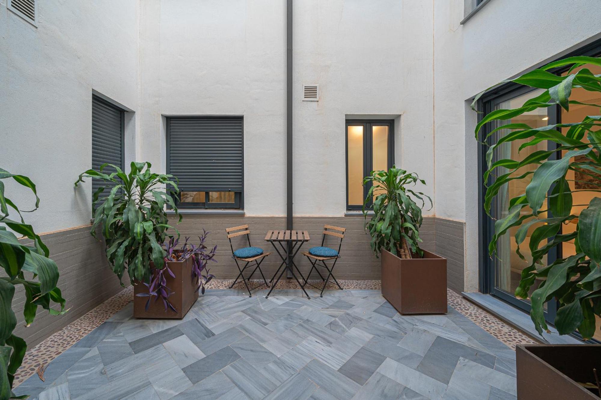 Dona Elvira Parras Apartment Malaga Exterior photo